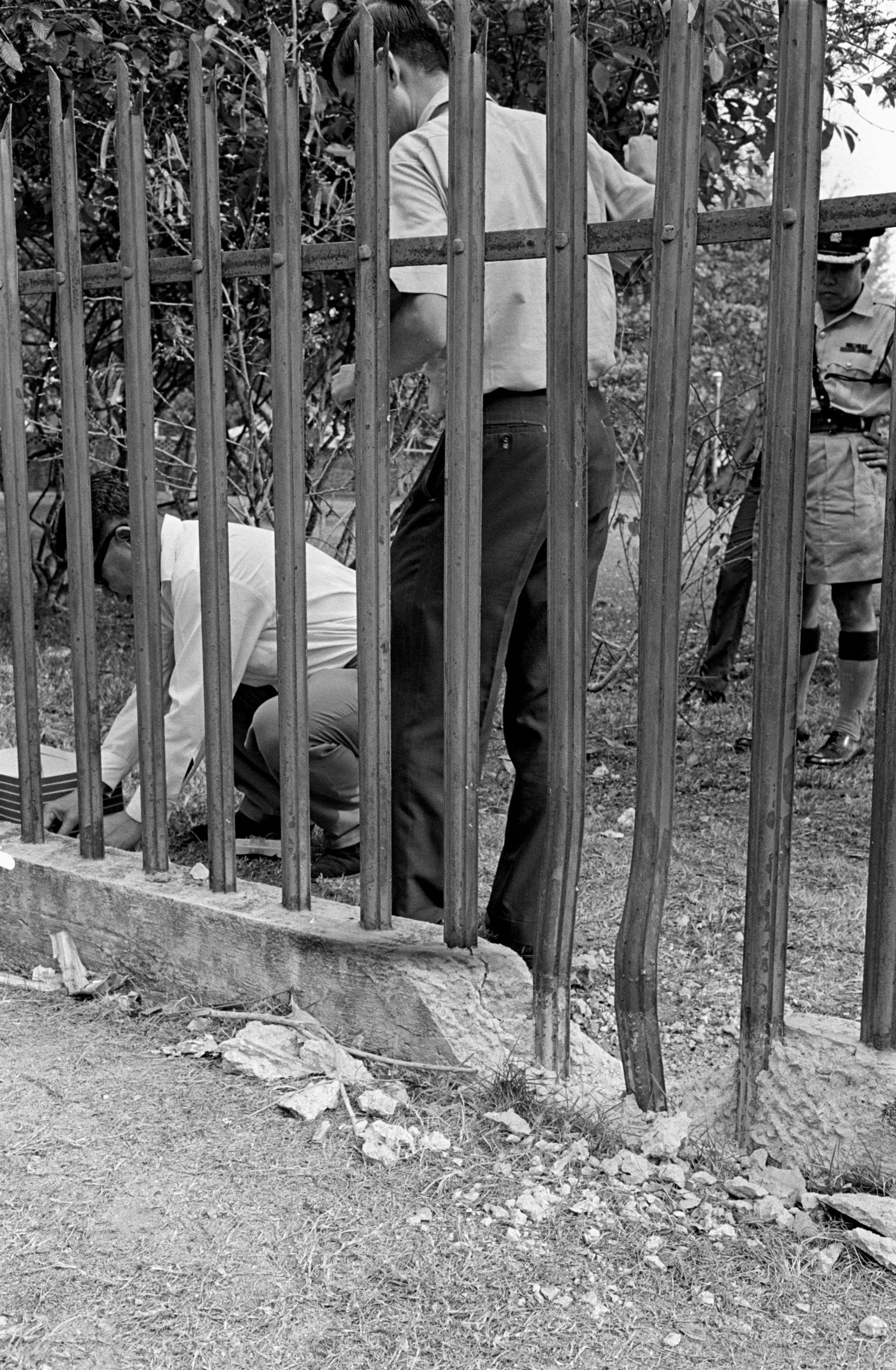 The police gathering evidence after a bomb explosion at Katong Park on 26 September 1963. Ministry of Information and the Arts Collection, courtesy of National Archives of Singapore.